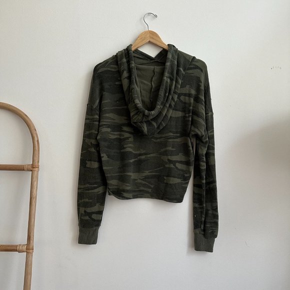 MICHELE B. GREEN CAMO SOFT HOODED LONG SLEEVE SWEATER WITH NECK TIES MEDIUM - Picture 5 of 6